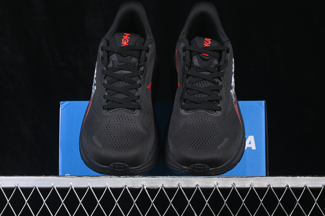 HOKA One One Clifton 11