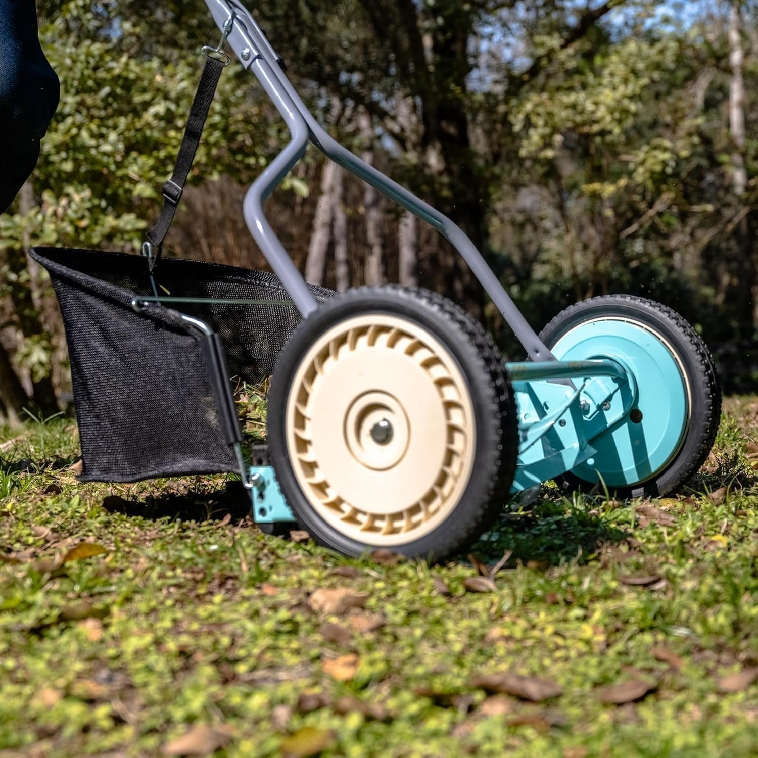 14-Inch 5-Blade Push Reel Lawn Mower with Grass Catcher, Mint