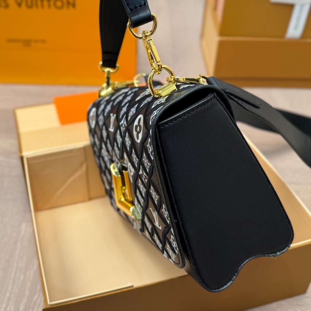 Louis Vuitton Twist Mm Monogram Jacquard Black 23Cm