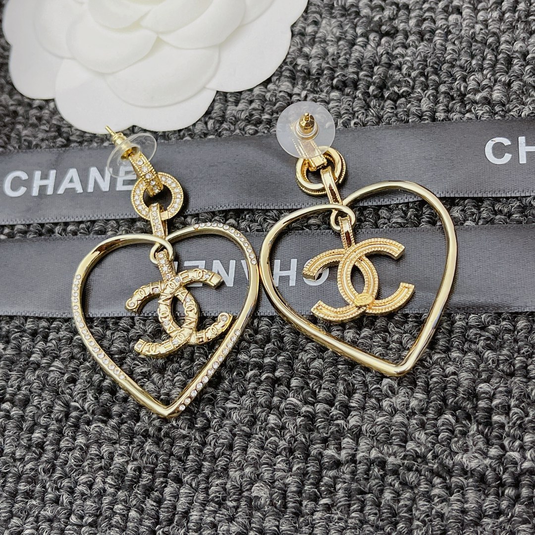 Chanel Gold Cc Logo Heart Earrings
