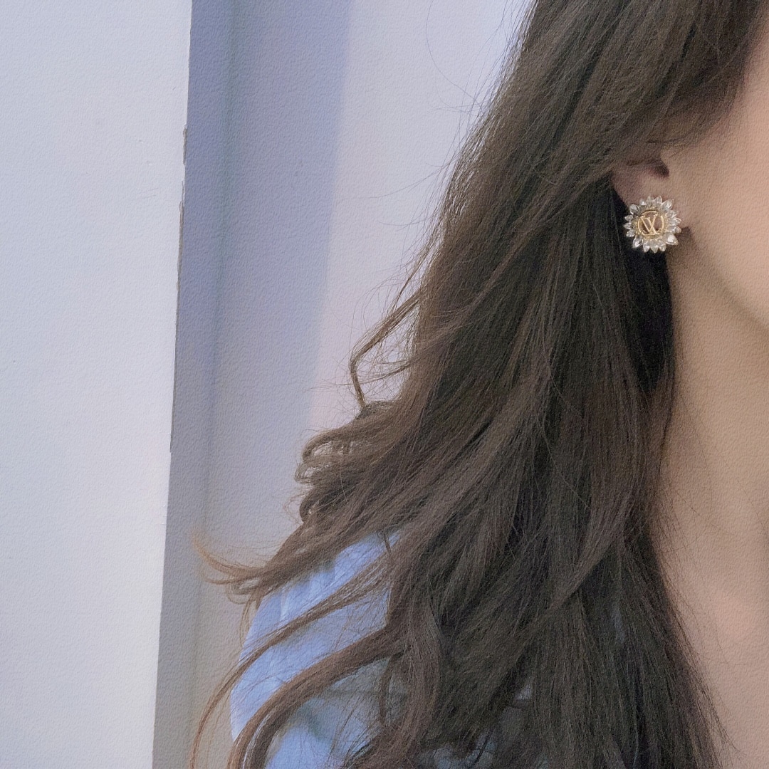 Louis Vuitton Sunburst Crystal Earrings Gold