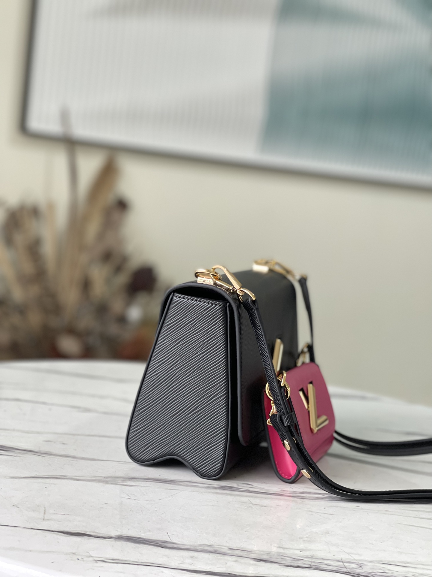 Louis Vuitton Twist Mm 23Cm Black And Pink M59885