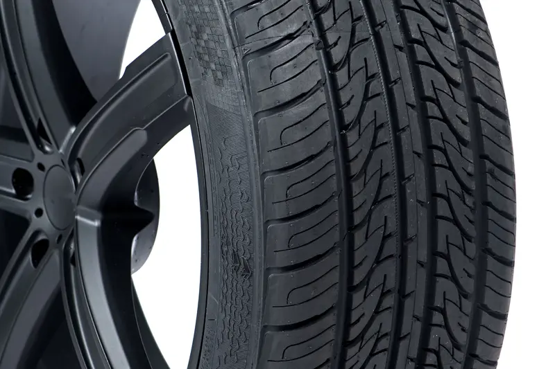 Vercelli Strada 2 All-Season Tire – 235/50R17 100W