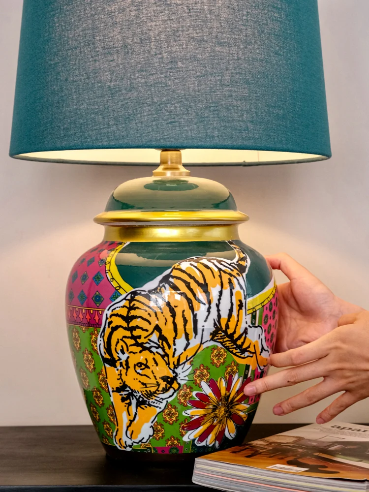 LA013 - Italian Classic Richard Underglaze Painted Porcelain Lamp Colored Linen Personalized Bedside Entrance Lamp
