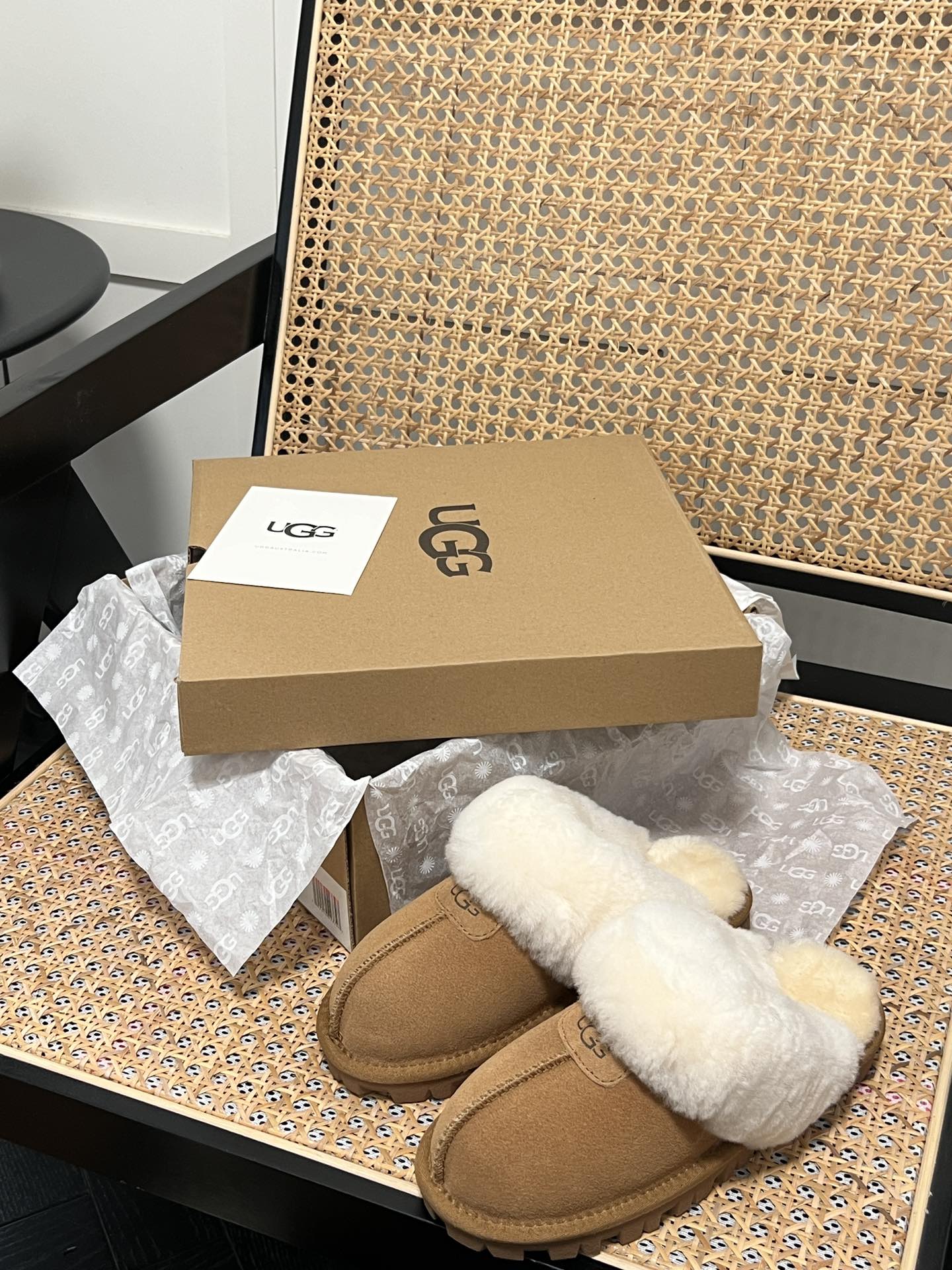 UGG Flat Winter Boots - cnluxepick