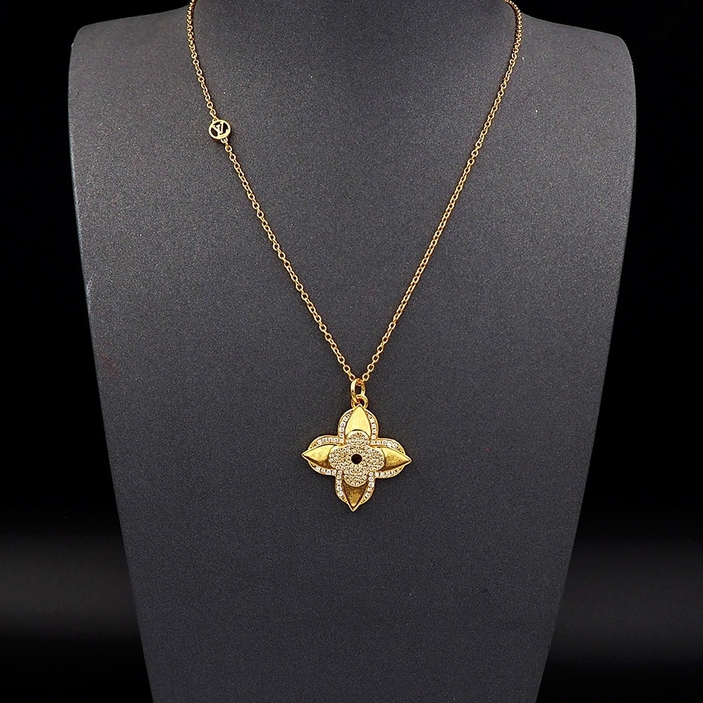 Louis Vuitton Lv Medaillon Necklace Gold M02001