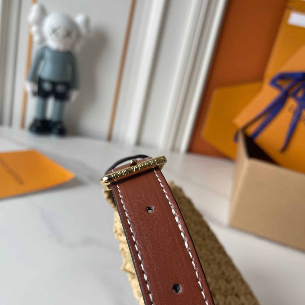 Louis Vuitton Hills Pochette Raffia Natural Tan 7.1 Inches M14304