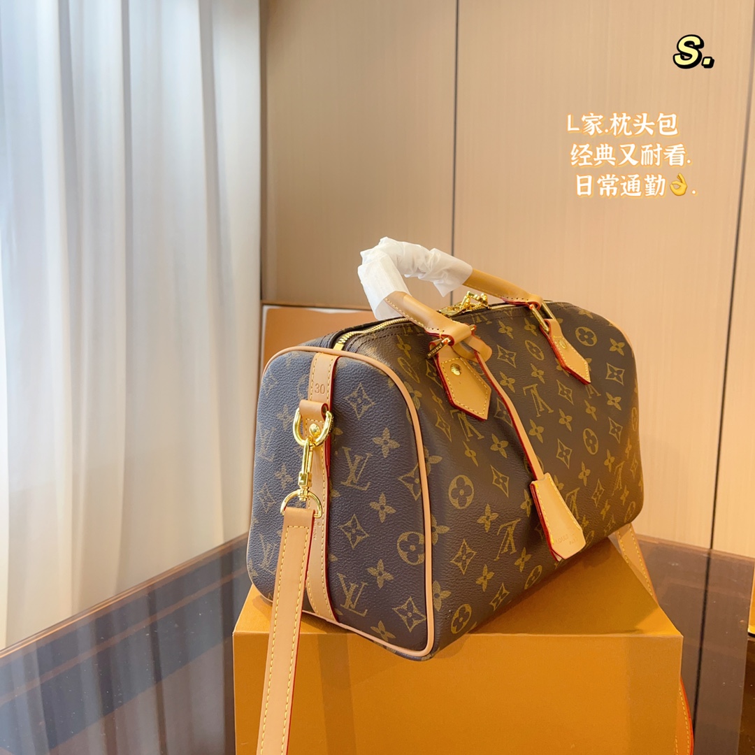 Louis Vuitton presbyopia pillow bag is elegant and low-key - cnluxepick