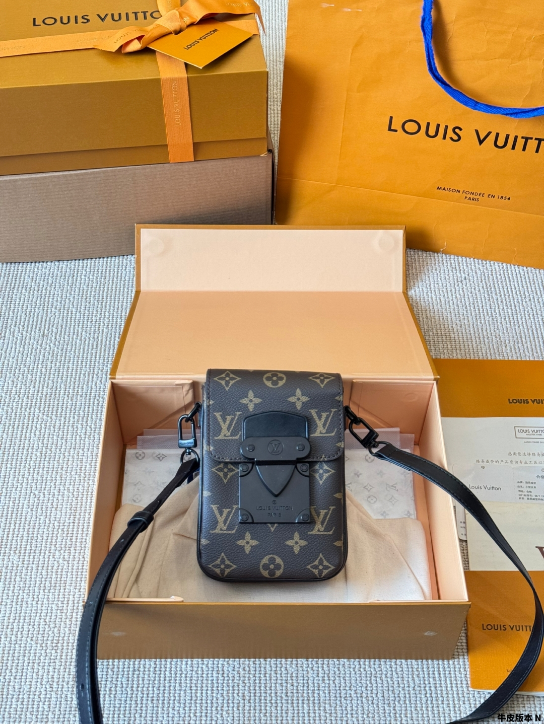 LV s-lock mobile phone bag - cnluxepick