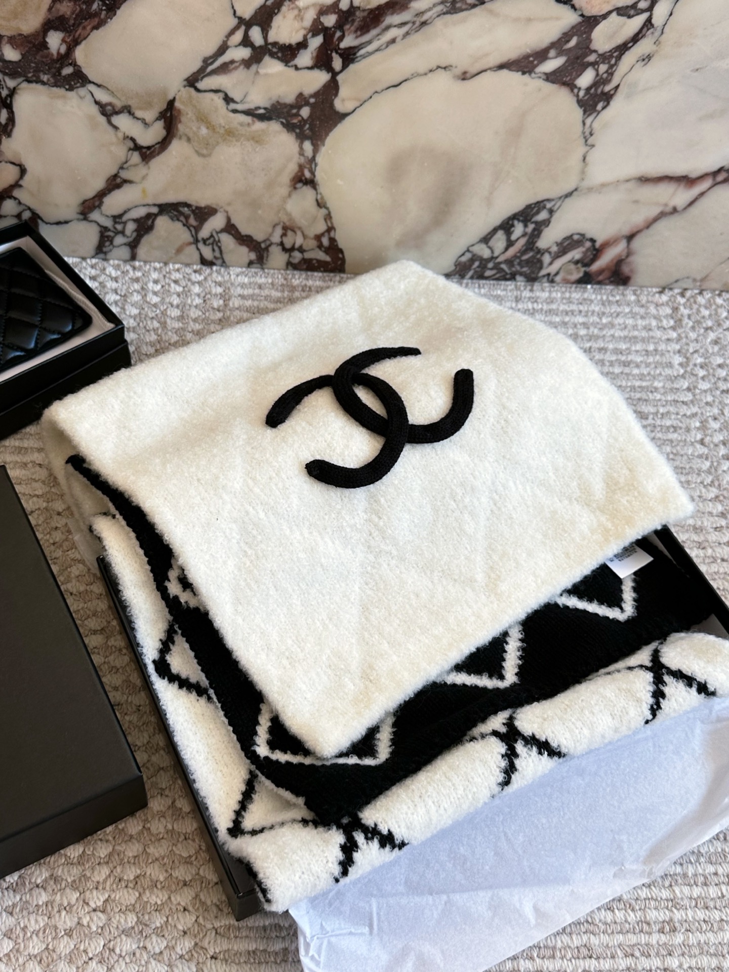 Chanel autumn/winter black/grey scarf - cnluxepick