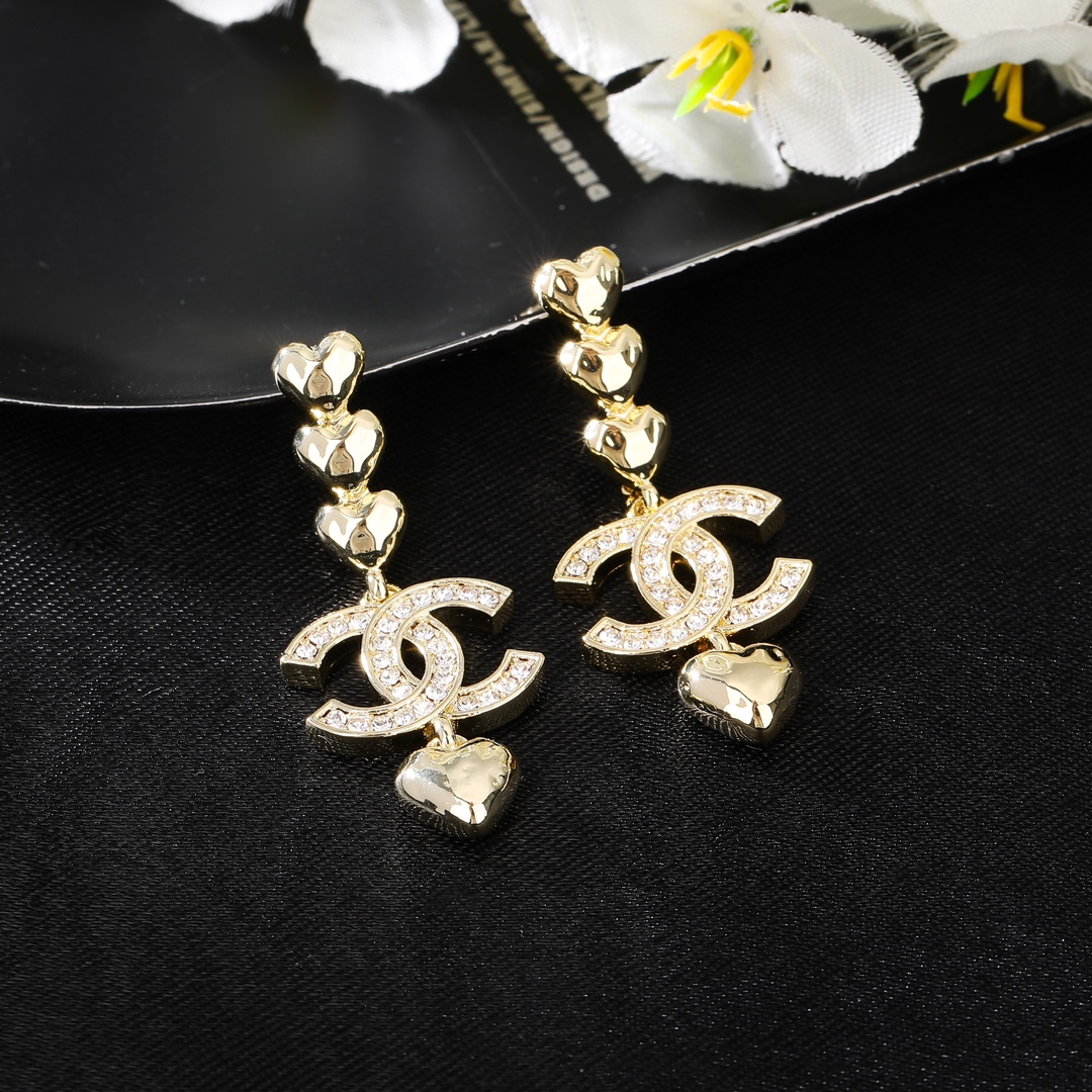 Chanel's new earrings - cnluxepick
