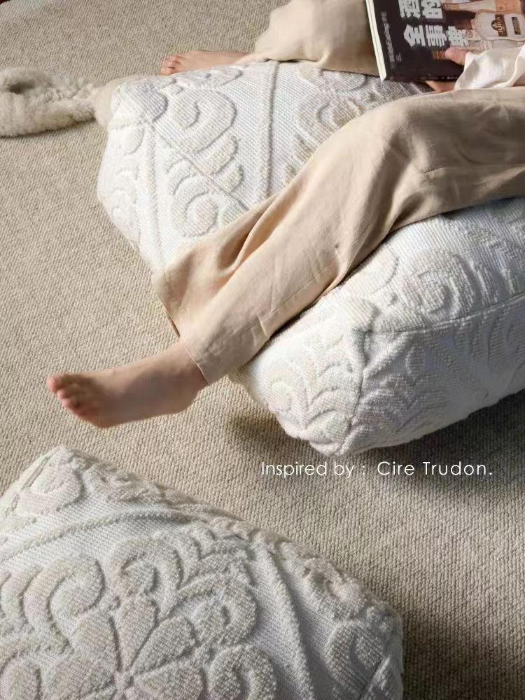 CH061 (Big) - Double Cream Pouf