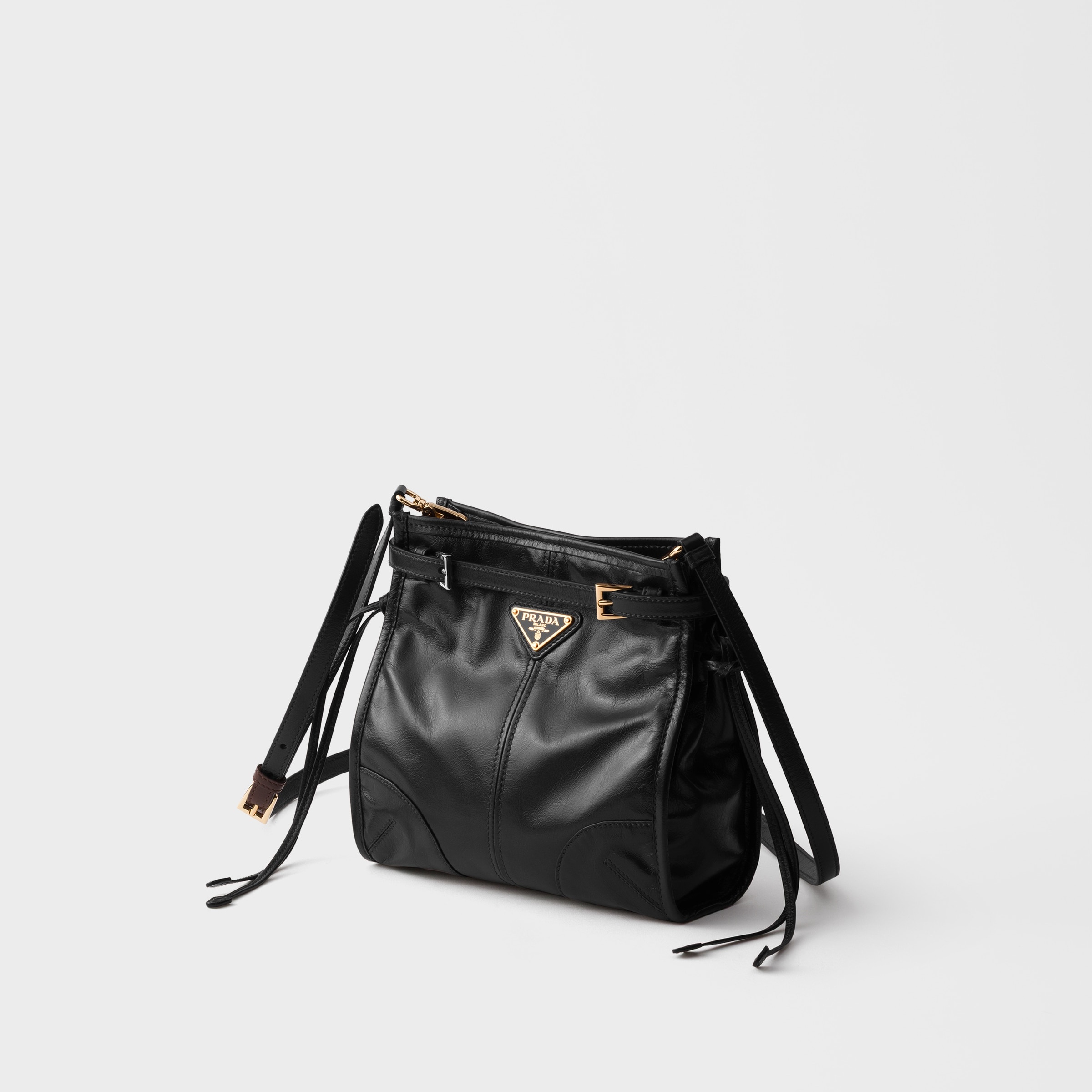 BAG(20 x 19.5  x 7 CM)