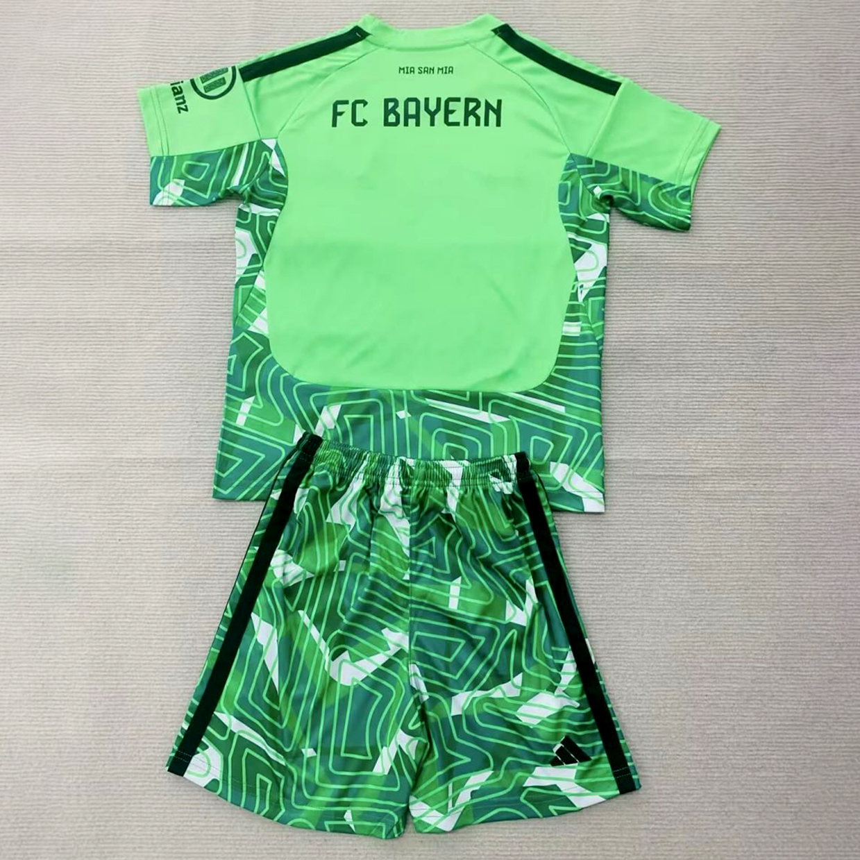 Bayern Munich Goalkeeper Kids Suit 26/27