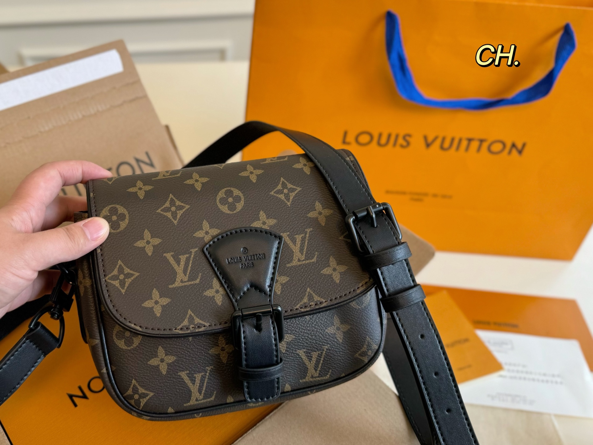 LV Montsouris messenger bag - cnluxepick