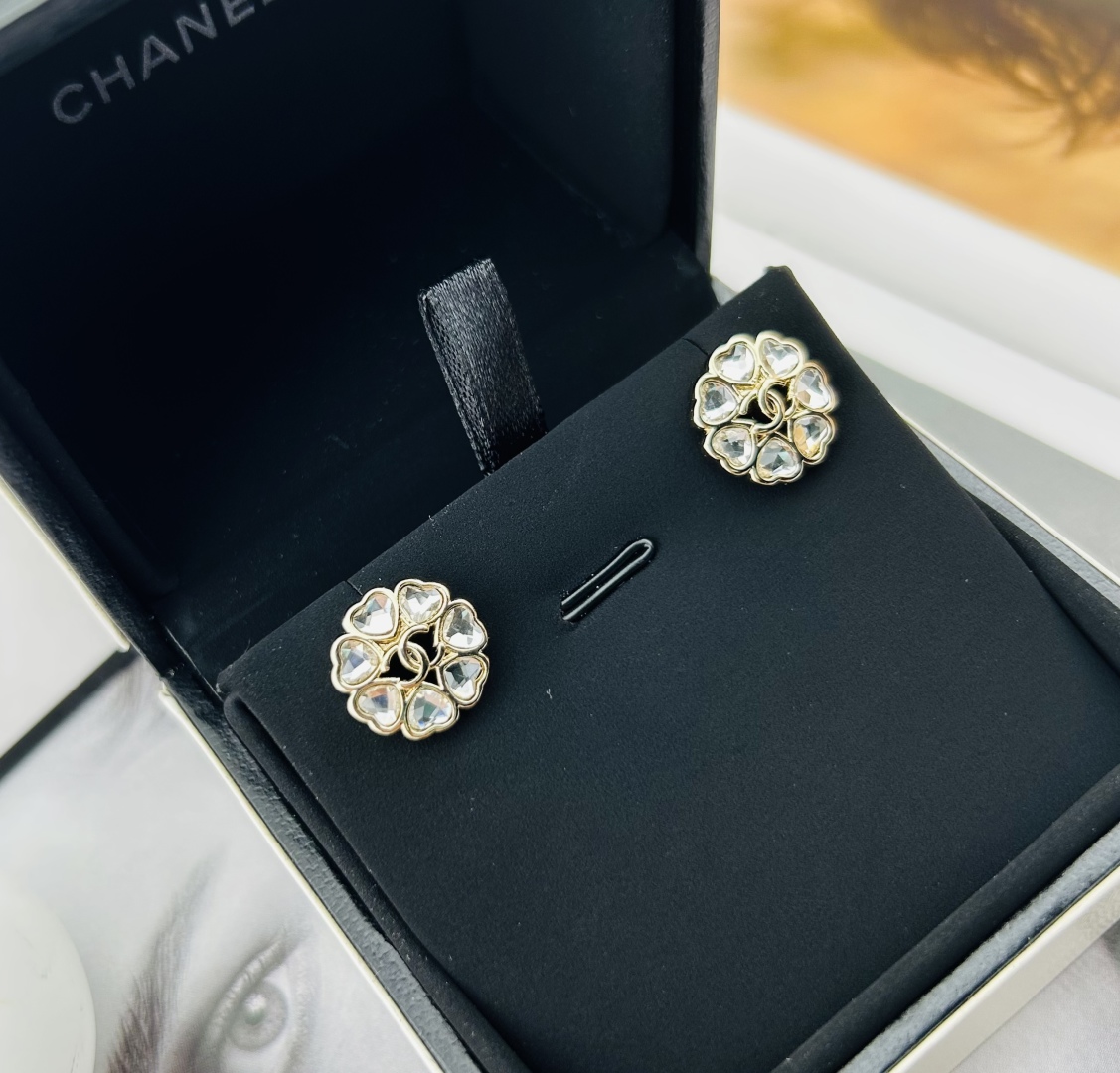 Chanel elegant earrings - cnluxepick