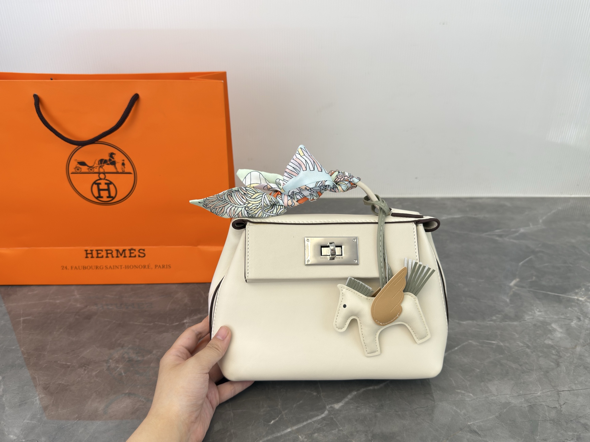 Hermès mini 2424 handbag/shoulder bag - cnluxepick