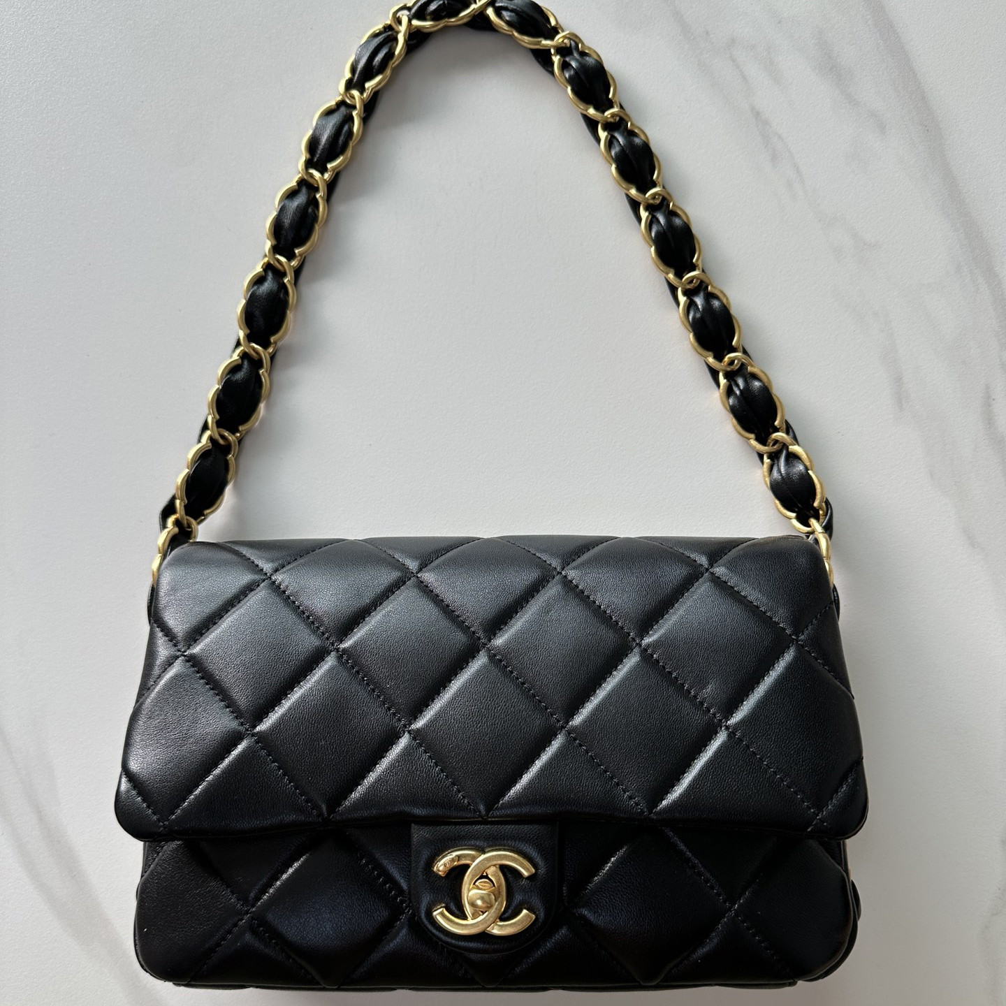 Top version Chanel Sheepskin original chain shoulder bag - cnluxepick
