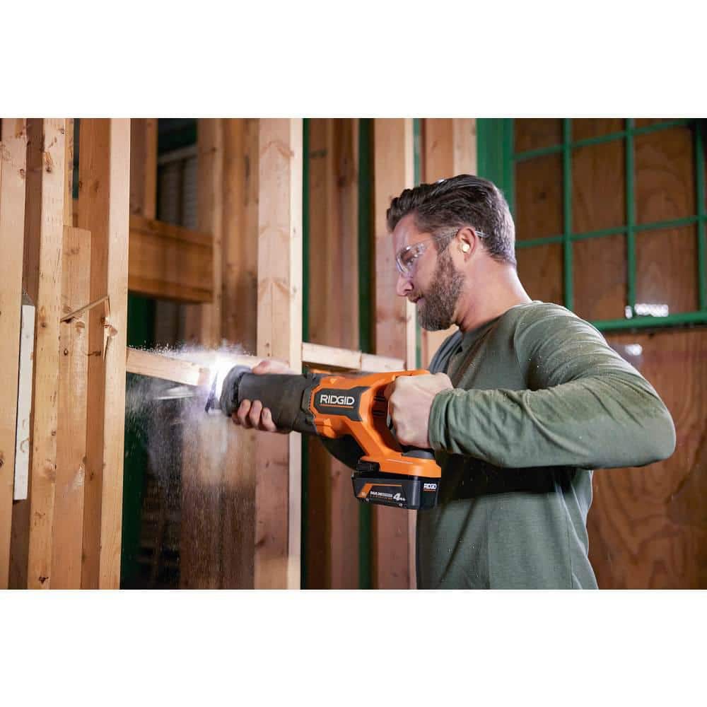 Ridgid 18V Lithium-Ion MAX Output (2) 4.0 Ah Batteries and Charger Kit AC9540-AC840040
