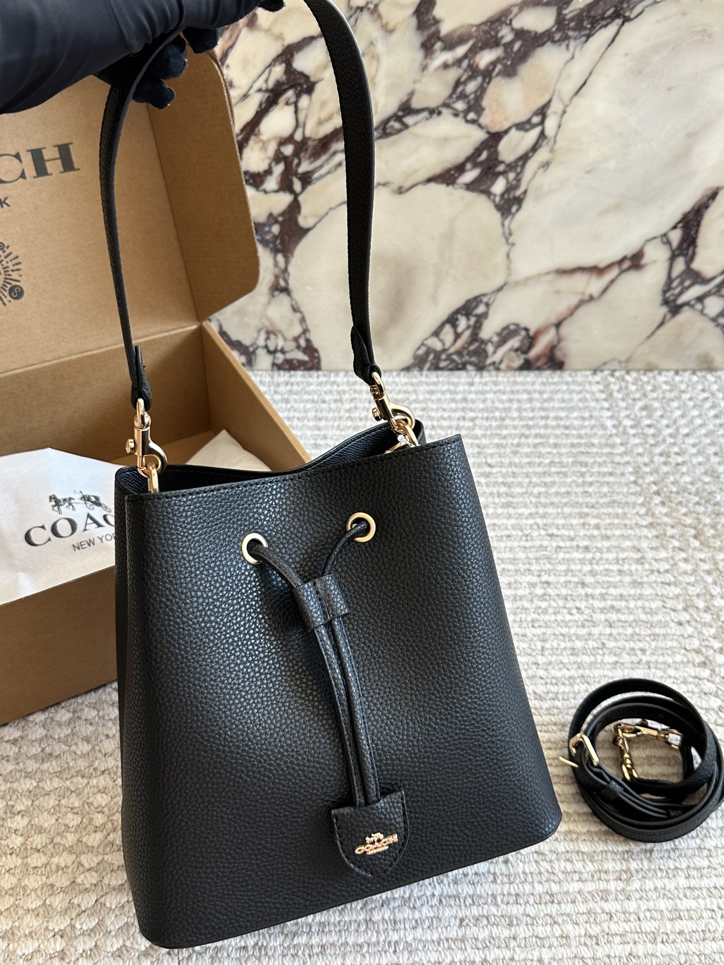 Coach's new bucket bag - cnluxepick