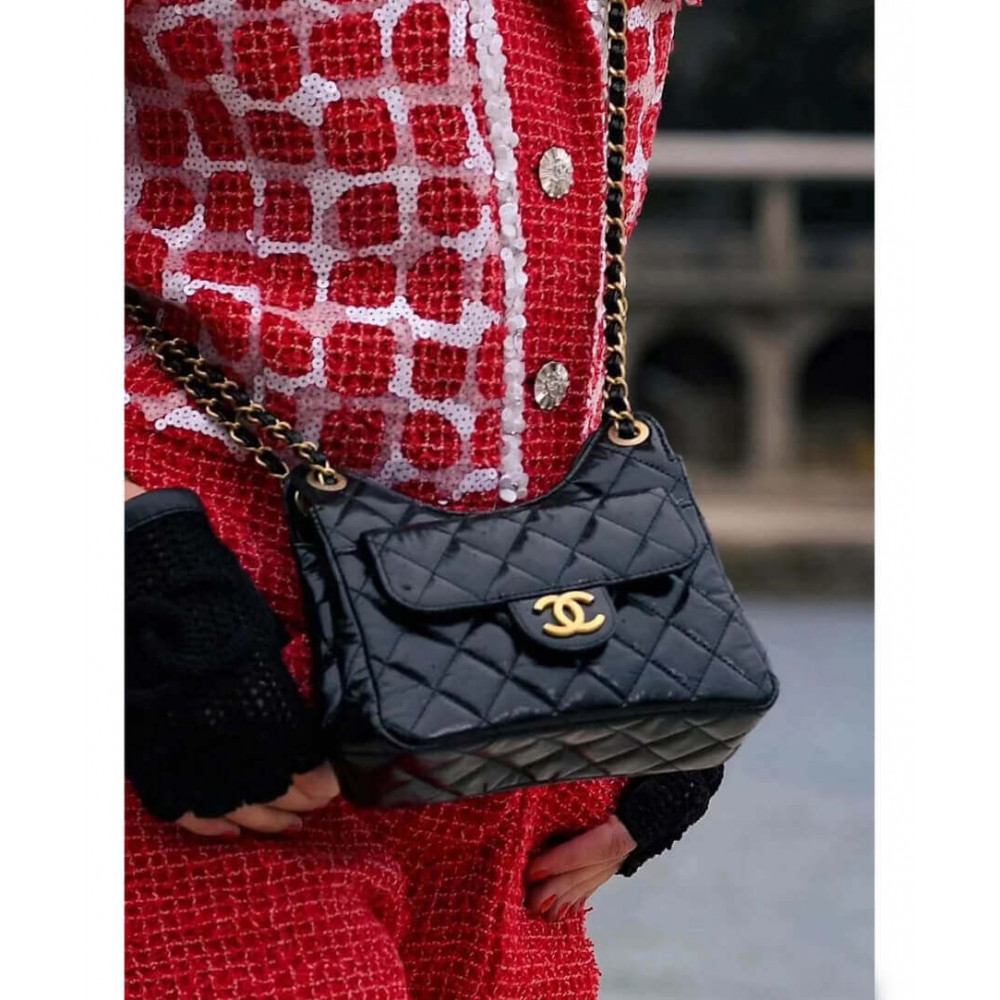 Chanel Small Hobo Bag in Shiny Crumpled Calfskin 19cm/7.5in