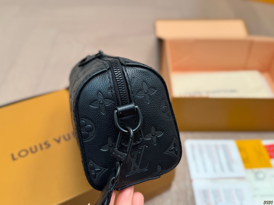 LV crossbody bag - cnluxepick