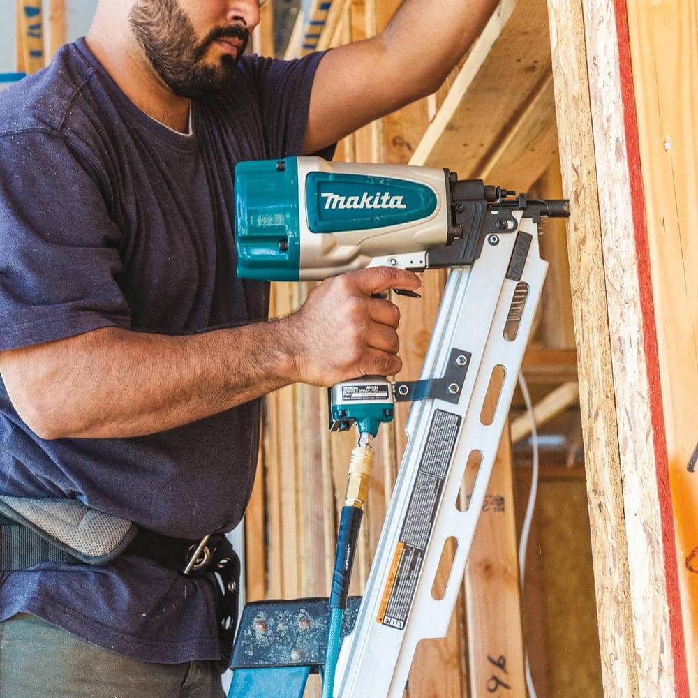 Makita 3-1/2 in. 21-Degree Pneumatic Full Round Head Framing Nailer AN924