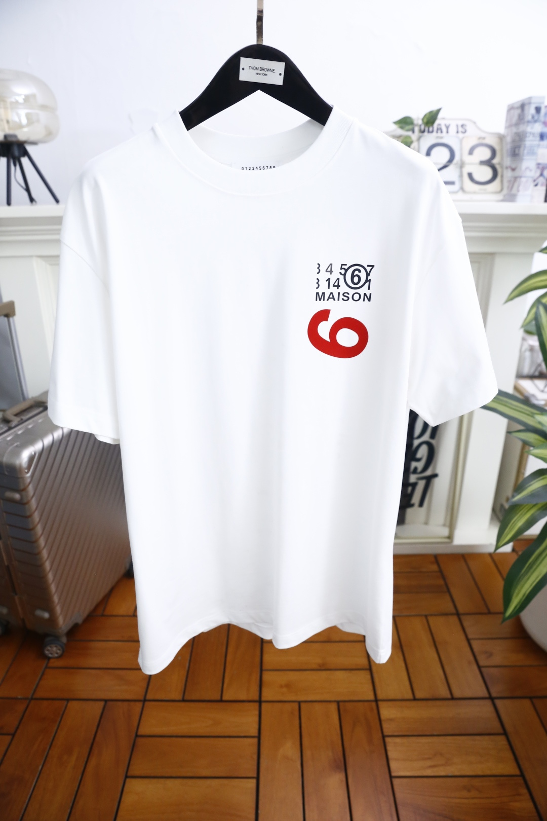 メゾンマルジェラ  tシャツ コピーMaison Margiela 存在感 シンプルでエレガントな一枚
