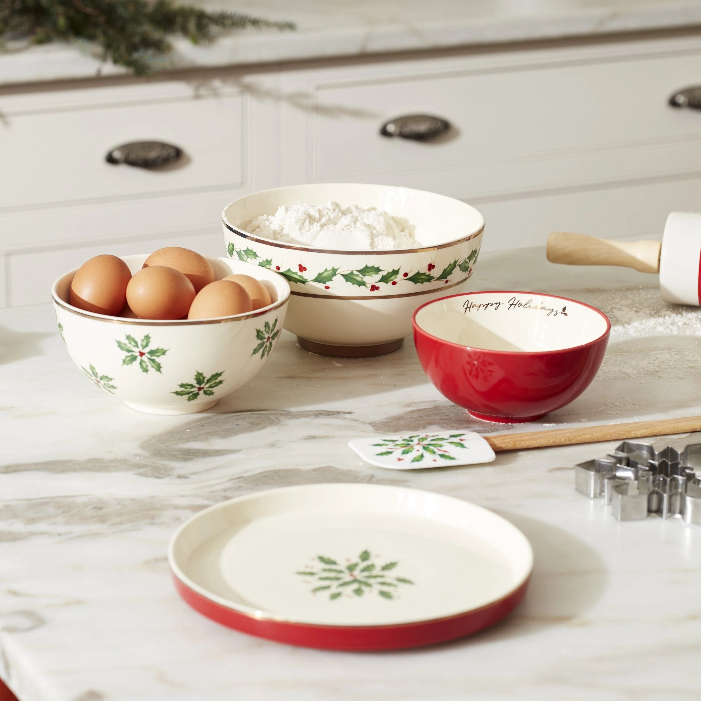 Holiday Luna Nesting Dinnerware Set