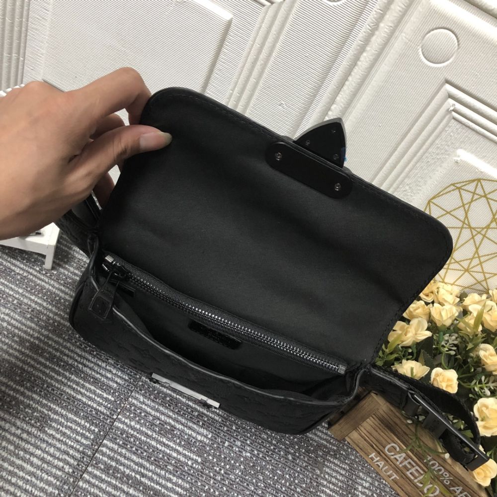 Louis Vuitton S Lock Sling Bag Black 8.3 Inches M58487