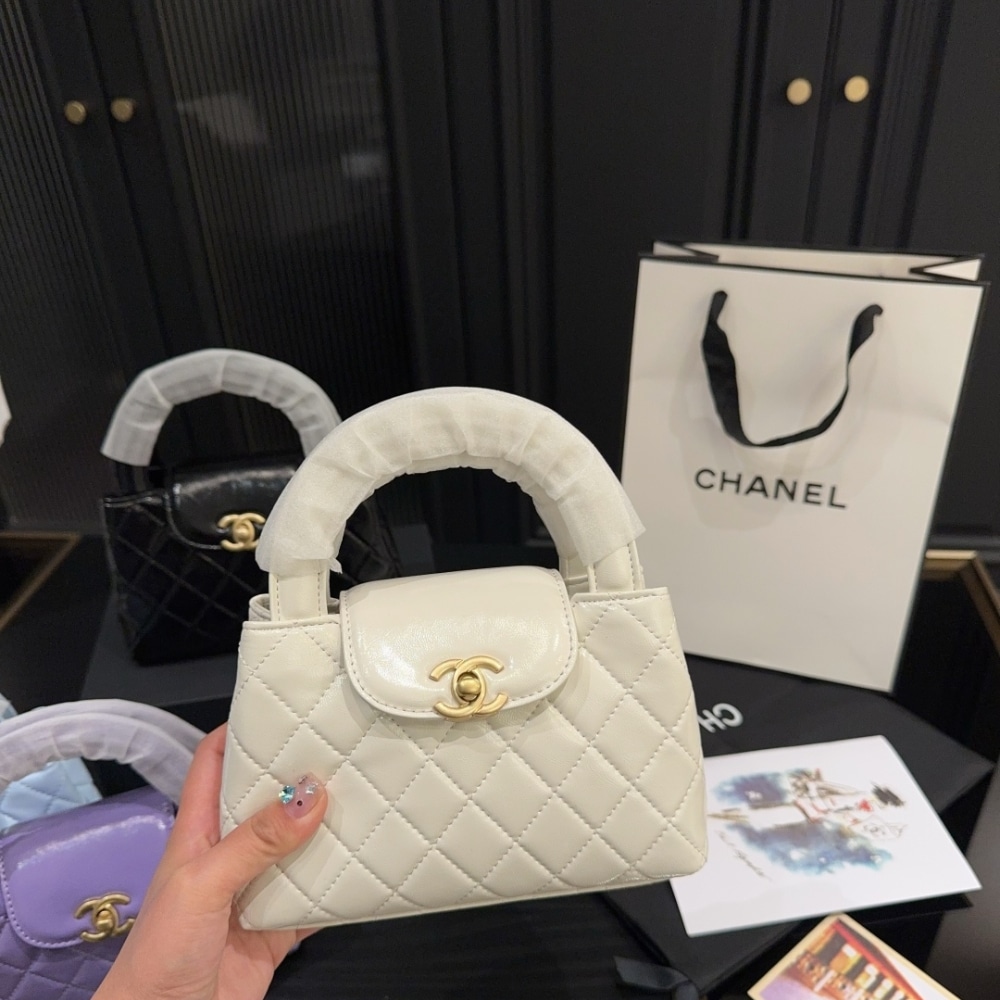 Chanel Small Kelly Shopper Shiny Aged Brushed Gold Hardware White 19cm/7.5in