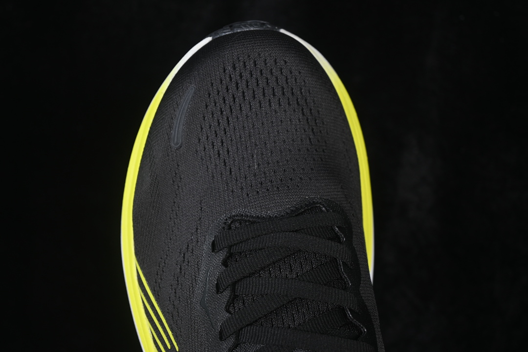 HOKA One One Clifton 11