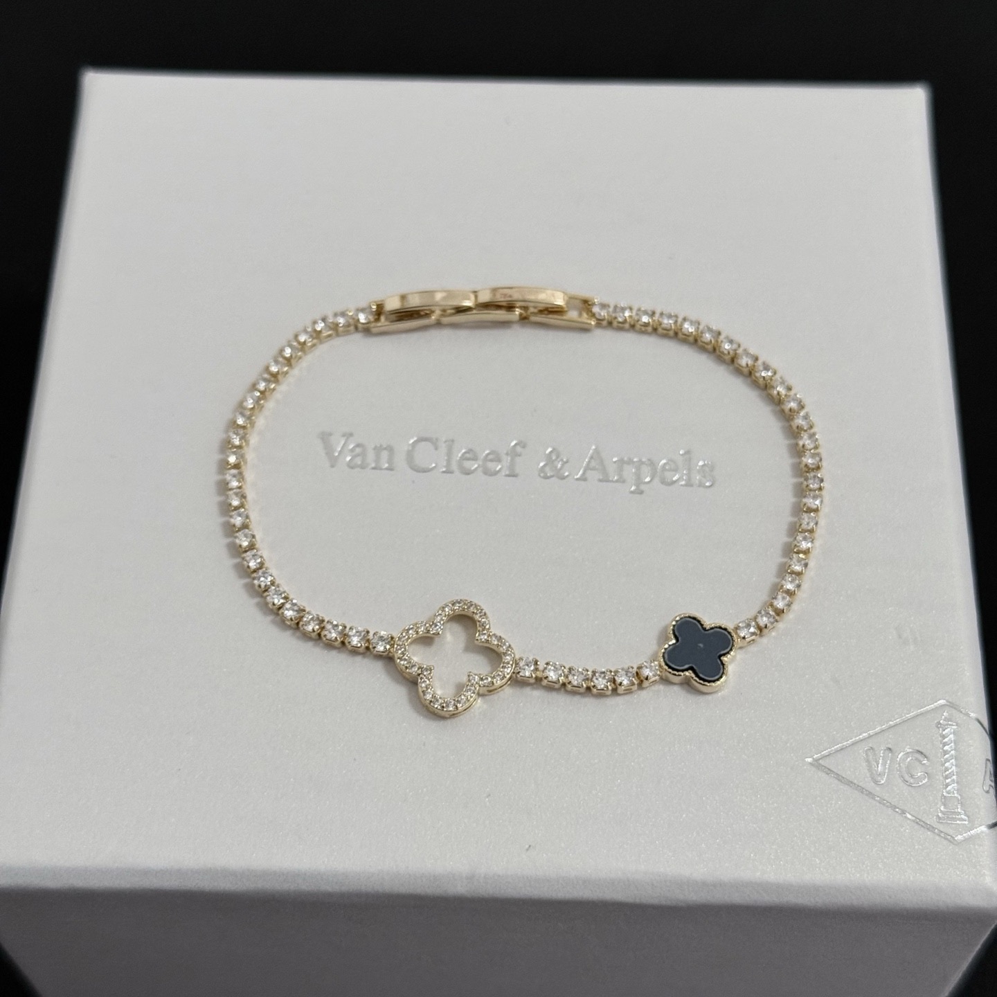 Van Cleef & Arpels Four-Leaf Clover Bracelet - cnluxepick
