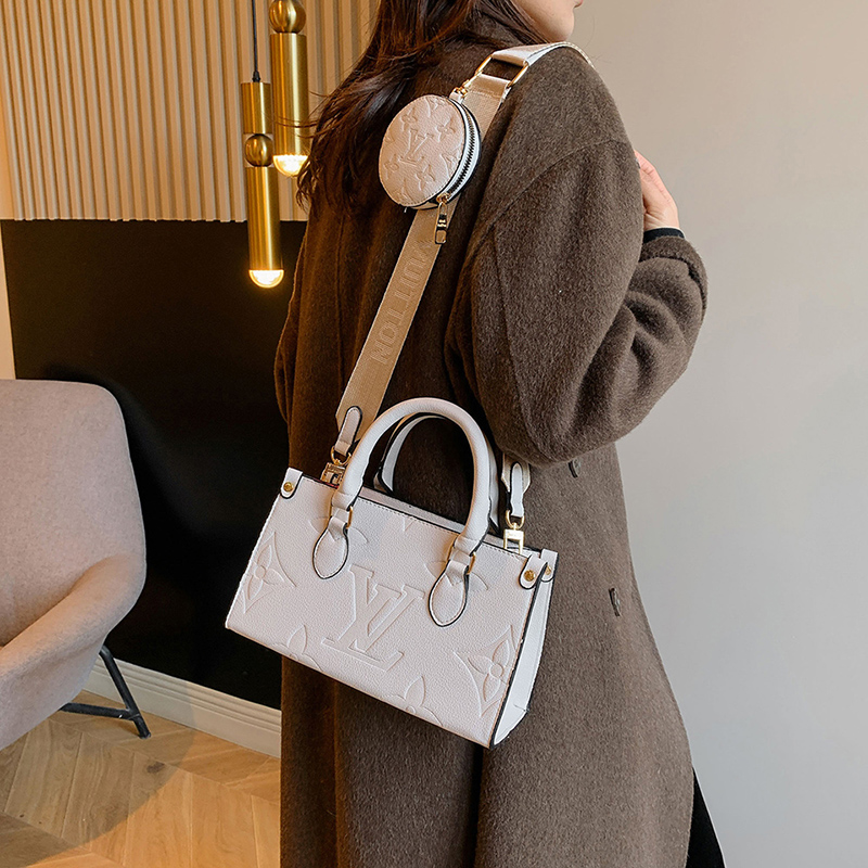 Louis Vuitton's new small tote cross-shoulder handbag for women - cnluxepick