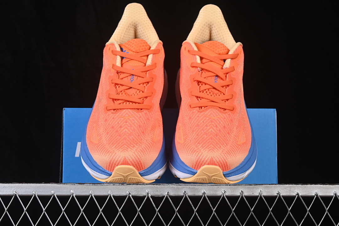 HOKA One One Clifton 9