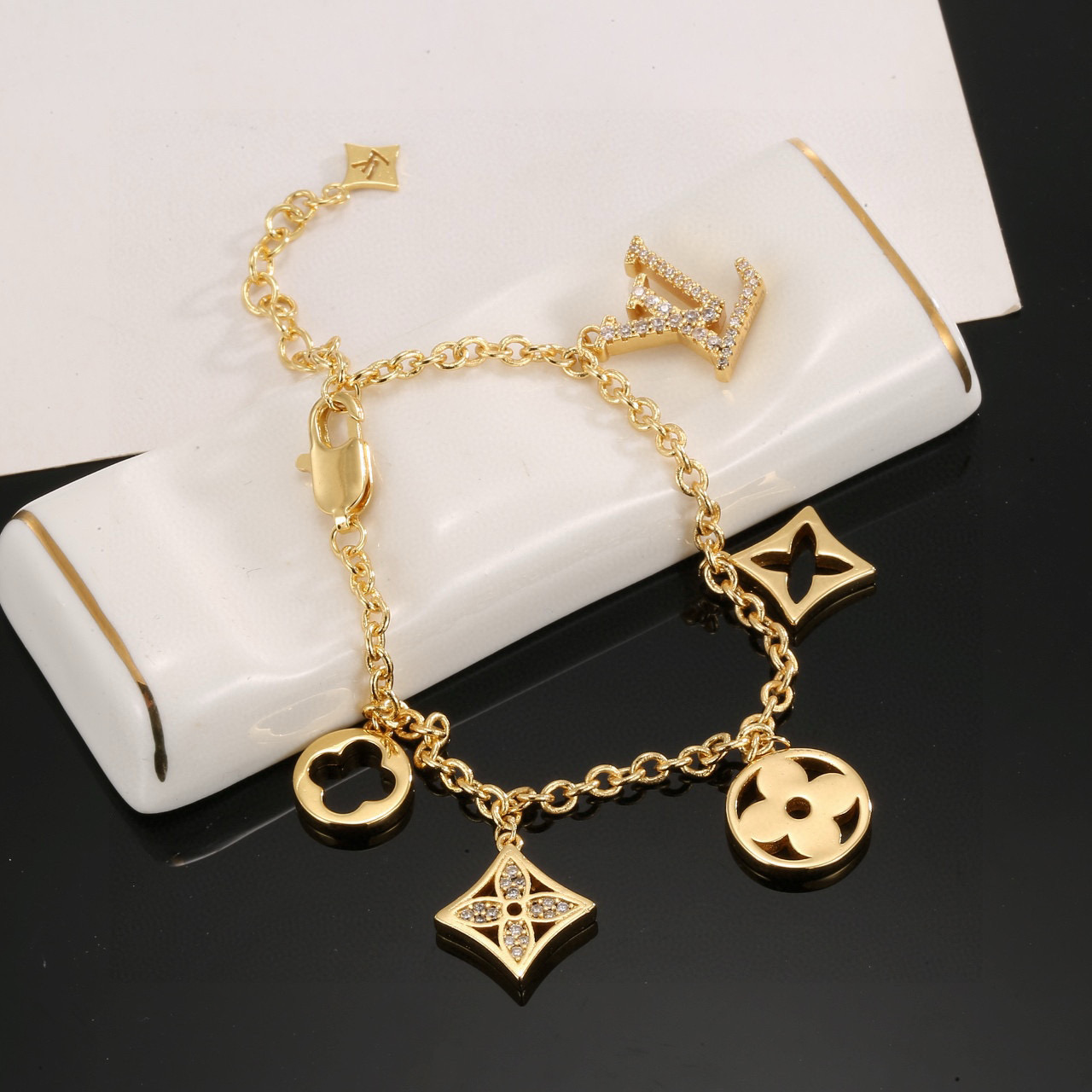 Louis Vuitton letter bracelet - cnluxepick