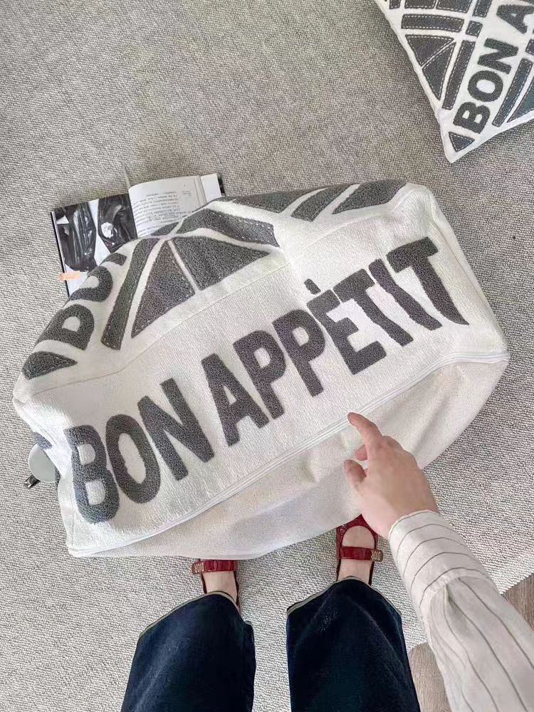 CH032 - Bon Appetit Pouf
