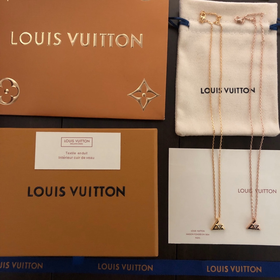 Louis Vuitton Lv Volt One Necklace Rose Gold 18K Q93813