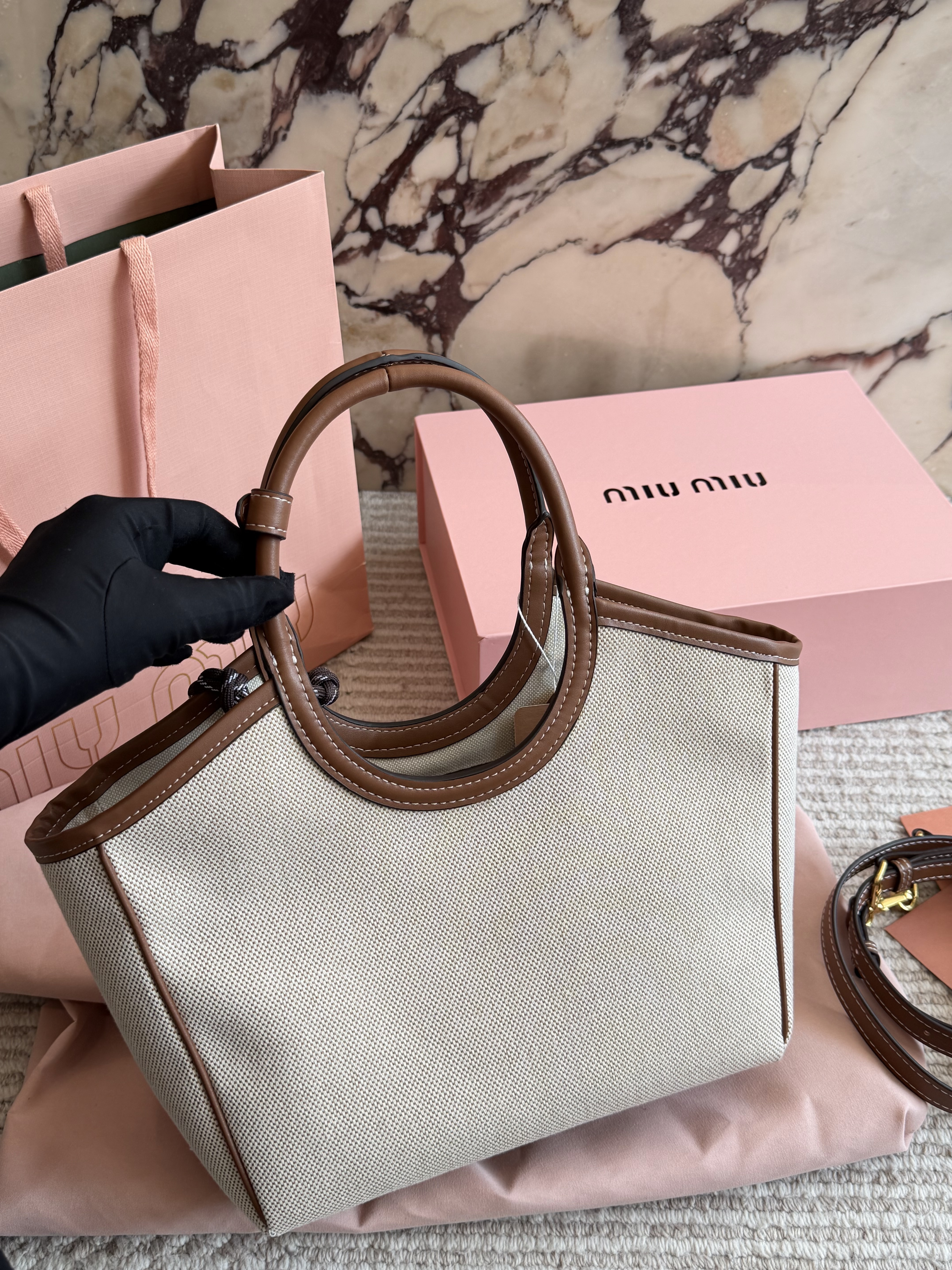 Miu Miu limited edition tote bag - cnluxepick