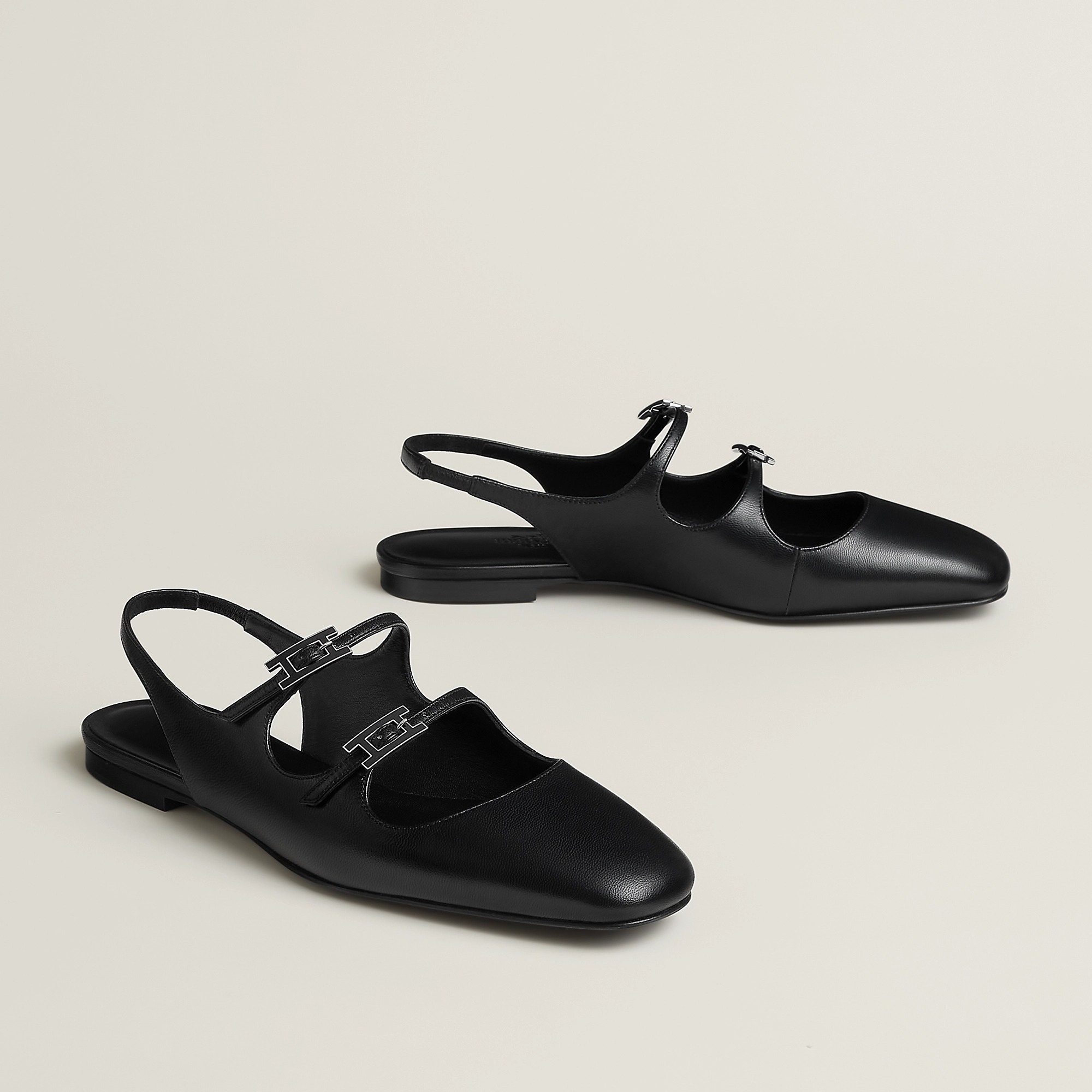 Flat shoes