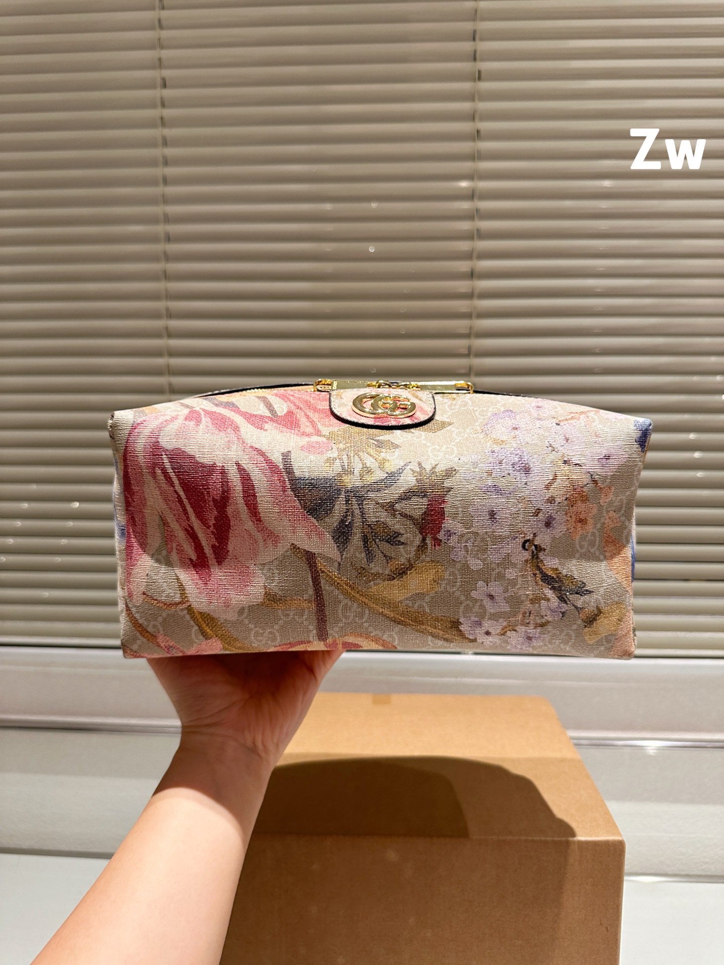 Gucci cosmetic bag - cnluxepick