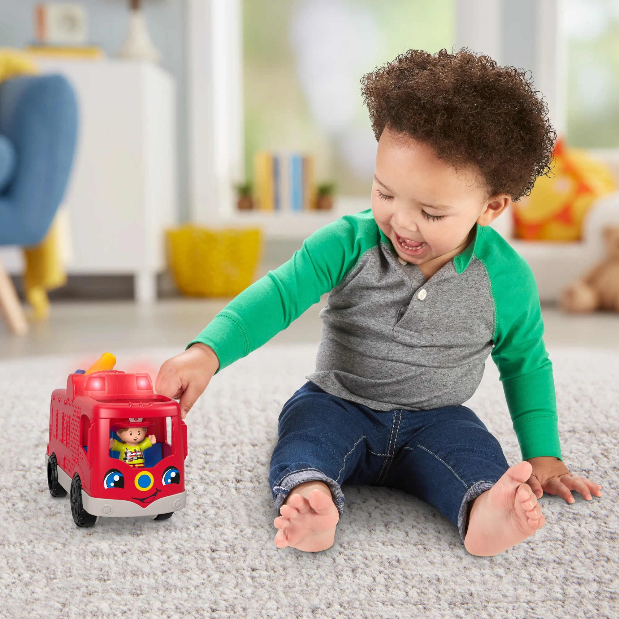 Fisher-Price Little People Helping Others Fire Truck Musical Toddler Toy with 2 Firefighter Figures