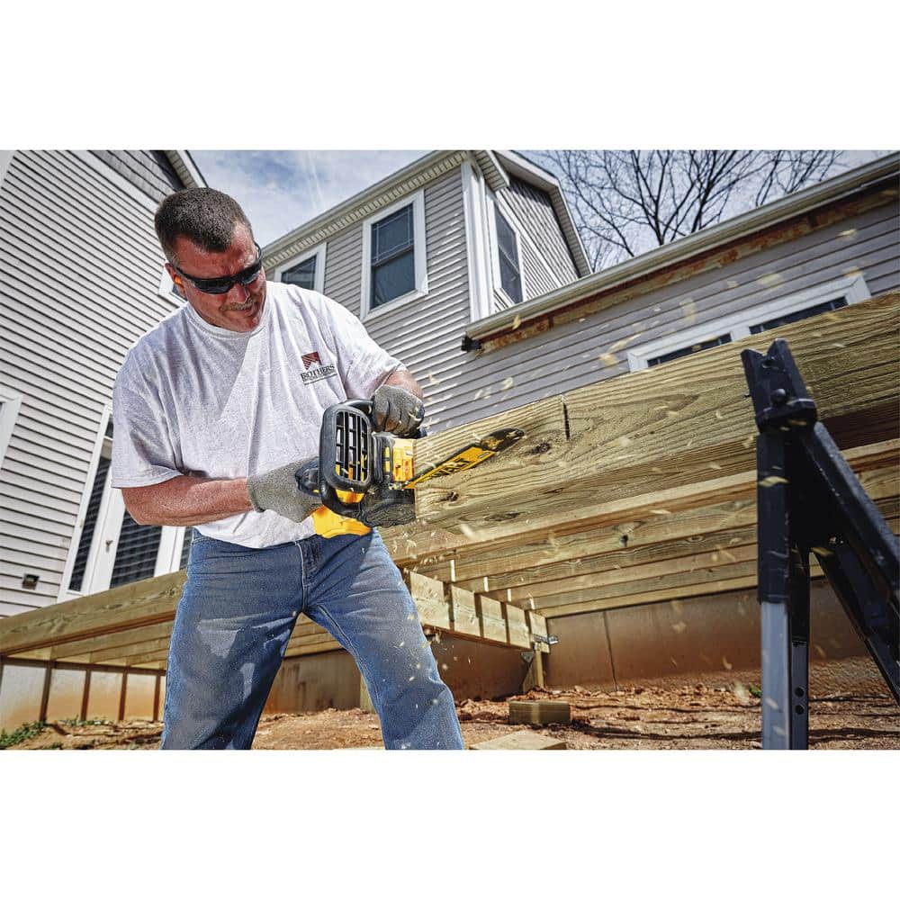 DEWALT 20V MAX 12in. Brushless Battery Powered Chainsaw, DCCS620B