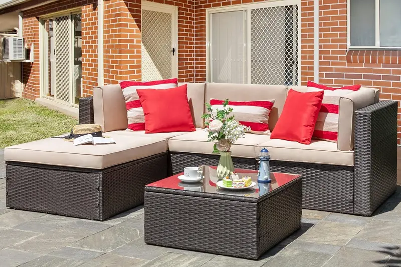 Vongrasig 5-Piece All-Weather Patio Sectional – PE Rattan Sofa with Ottoman, Glass Table & Beige Cushions