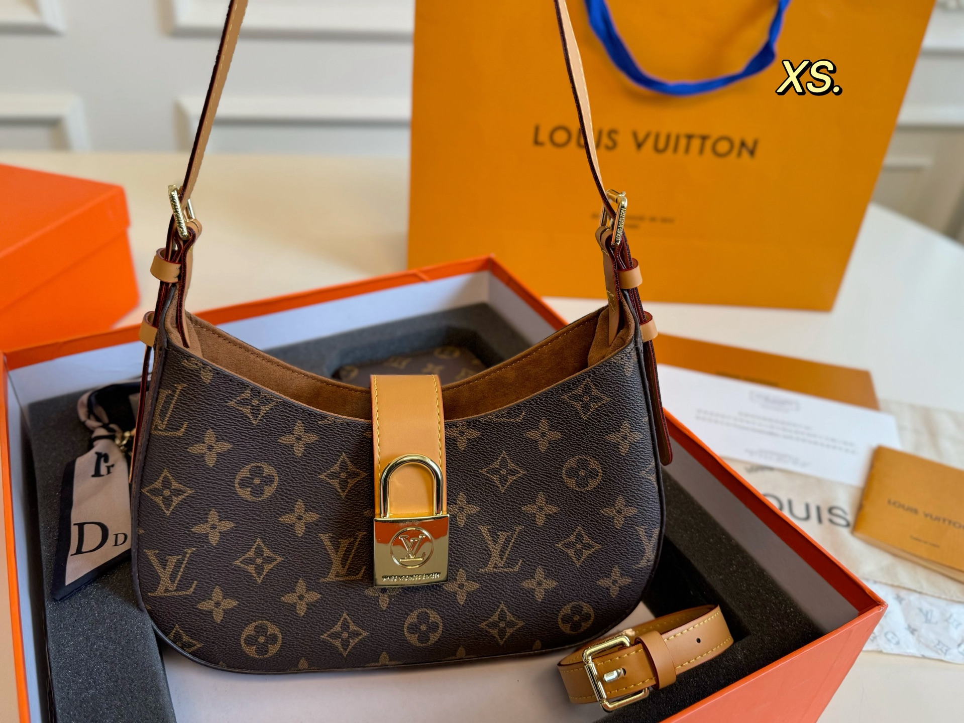 LV Low key shoulder lock armpit bag case - cnluxepick