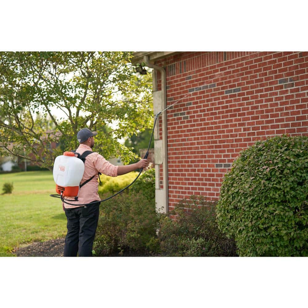 BLACK+DECKER 4 Gal. Black and Decker Battery Powered Backpack Sprayer 190657