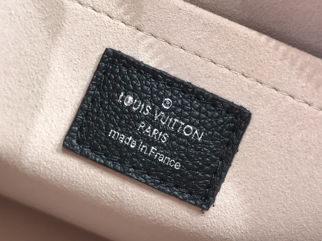 Louis Vuitton Marelle 25Cm Quartz White M80688