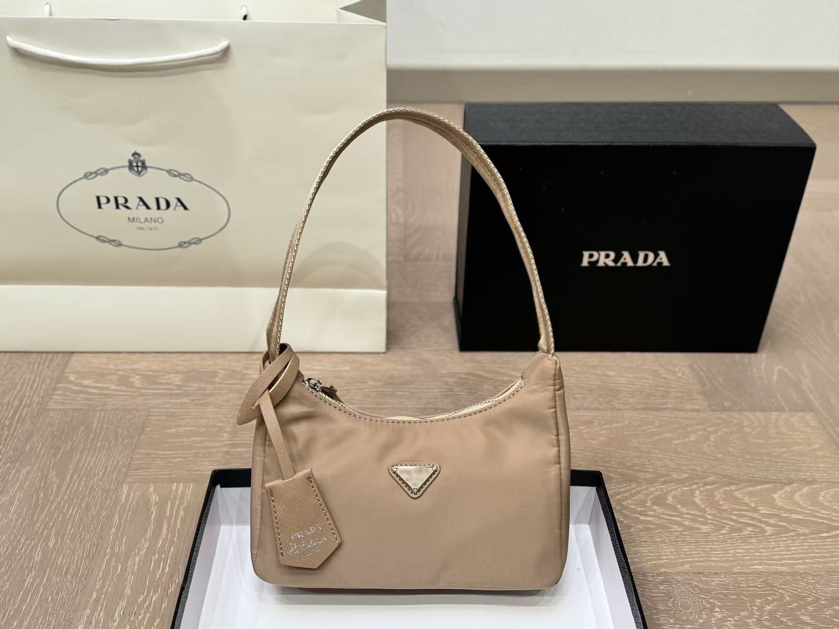 Prada shoulder handbag - cnluxepick