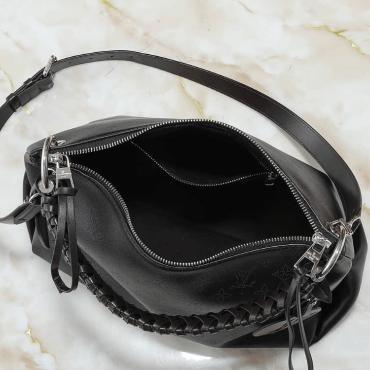 Louis Vuitton Beaubourg Hobo MM Mahina Black 12.6 Inches M56073