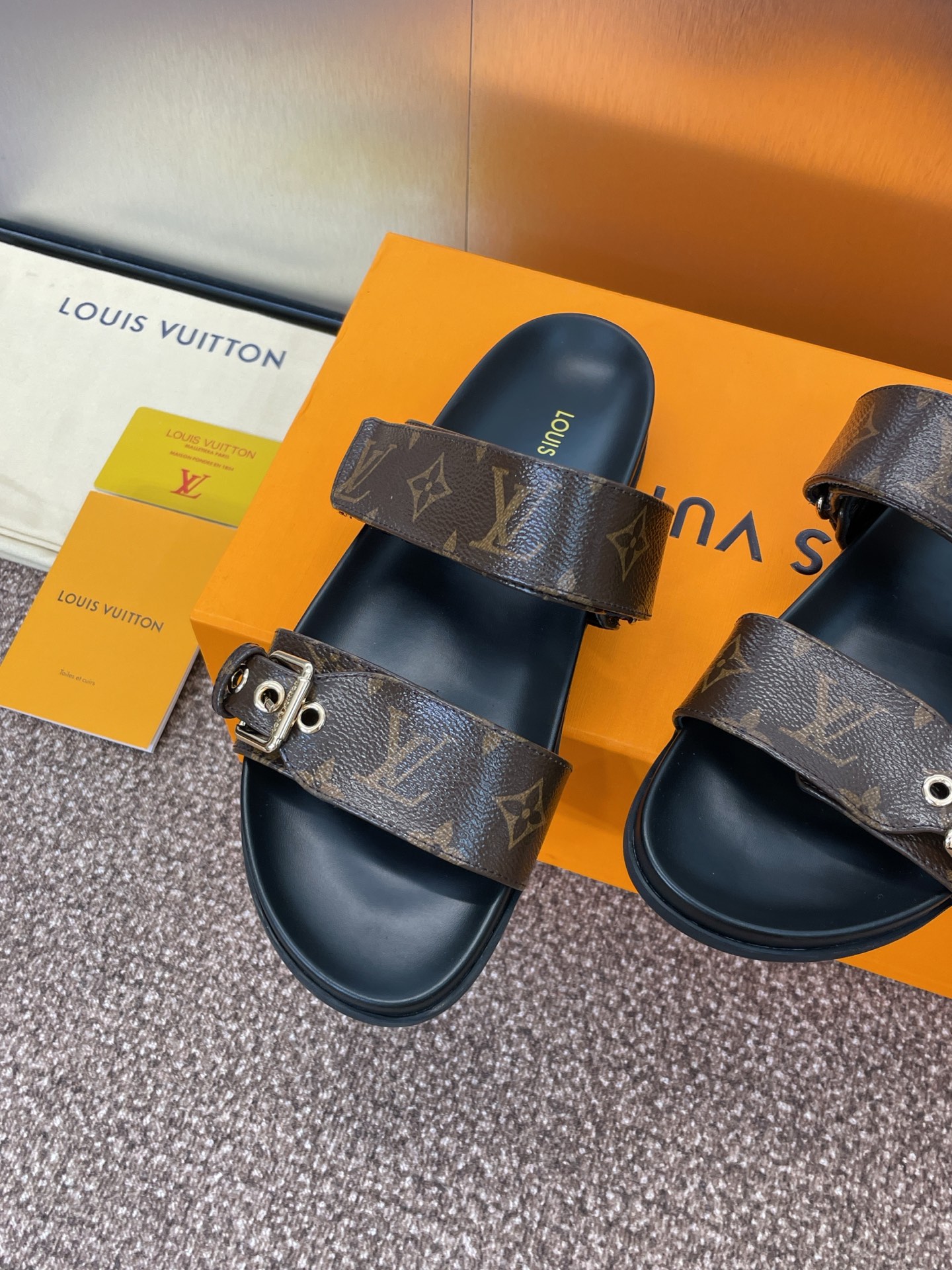 LOUIS VUITTON ルイヴィトン  レディース サンダル コピー 履きやすさ抜群！伸びのあるアッパー